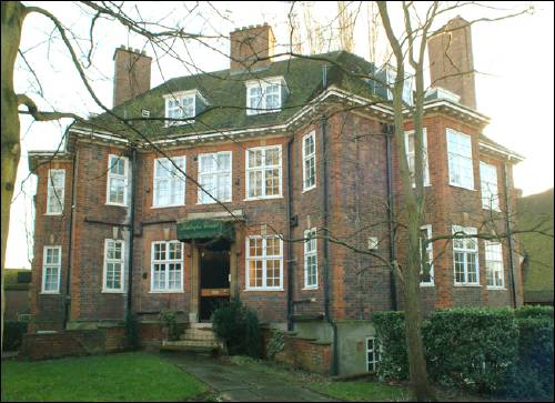 Bishops Ct Bishops Ave